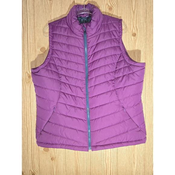 DSG XXL Gently Worn Maroon Puffer Vest - Picture 1 of 9